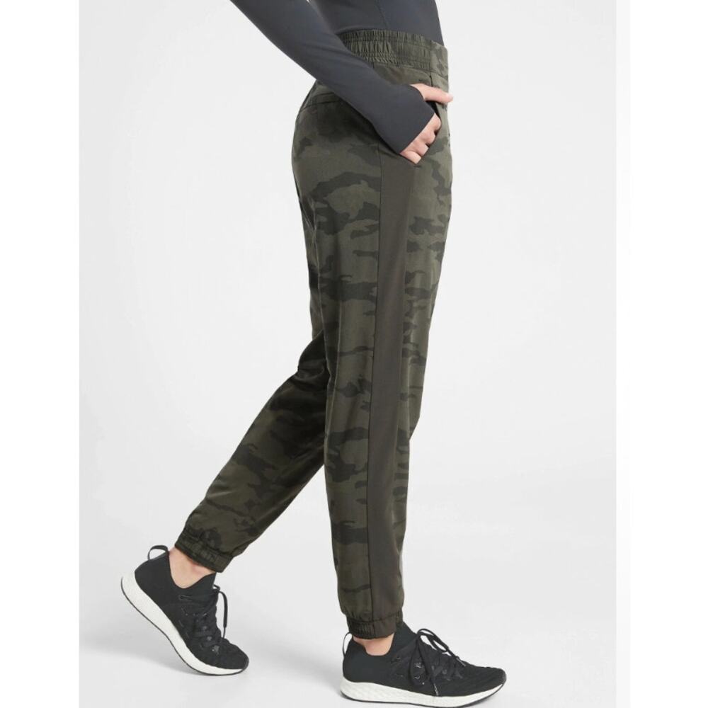 Athleta Women's Brooklyn Camo Lined Jogger‎ Pants Running Olive Green Size 6